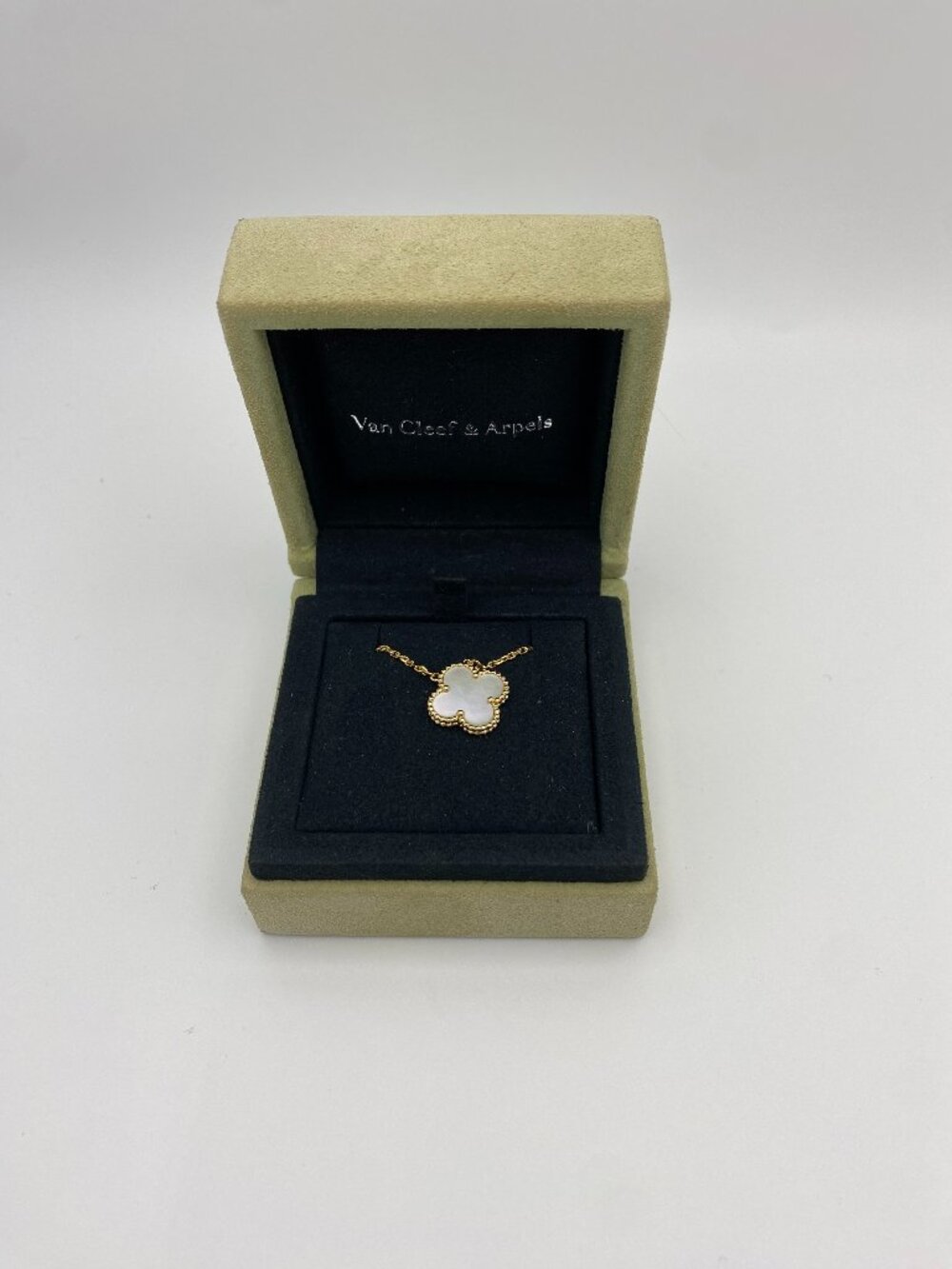 Authentic Van Cleef & Arpels Vintage Alhambra Mother of Pearl Necklace 18K YG